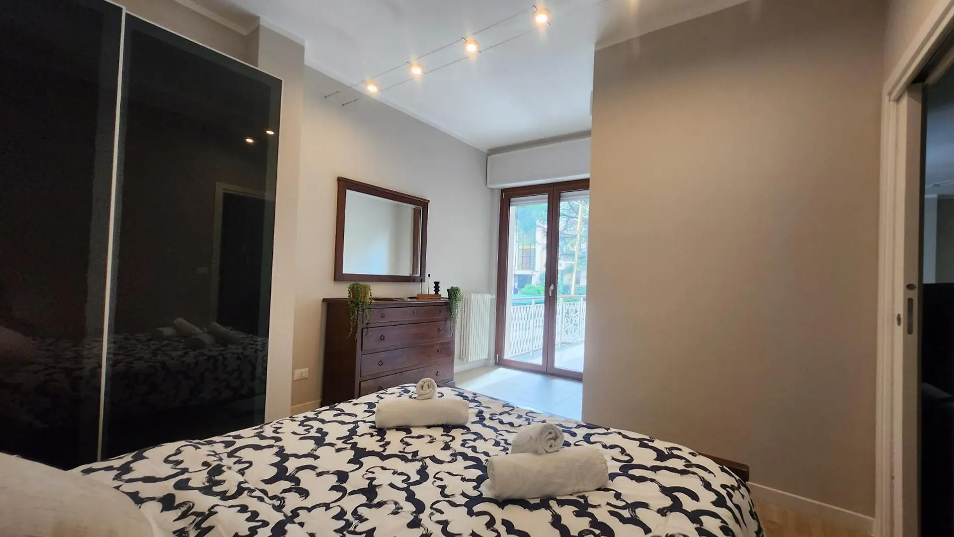 Ferienwohnung 200M From The Sea, New Flat With Ac And Wifi Loano 0*,  Italien
